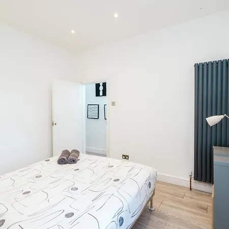 Modern 2 Bed Apartment Close To Westfield Stratford Mall With Garden London Exterior foto