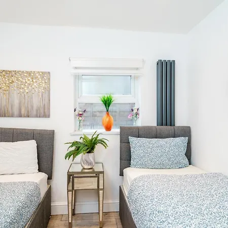 Modern 2 Bed Apartment Close To Westfield Stratford Mall With Garden London Exterior foto