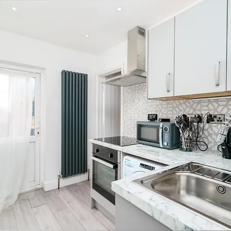 Modern 2 Bed Apartment Close To Westfield Stratford Mall With Garden London Exterior foto