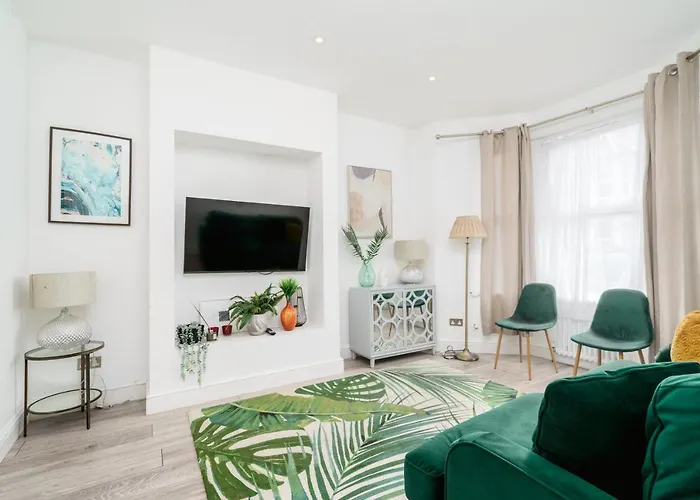 Modern 2 Bed Apartment Close To Westfield Stratford Mall With Garden